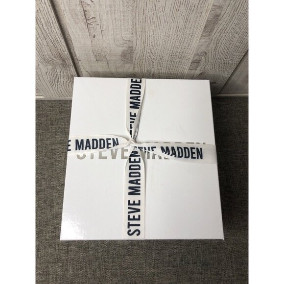 Steve Madden Hat And Scarf Set Black Hat Light Gray Plaid Scarf Gift Boxed - Picture 2 of 3